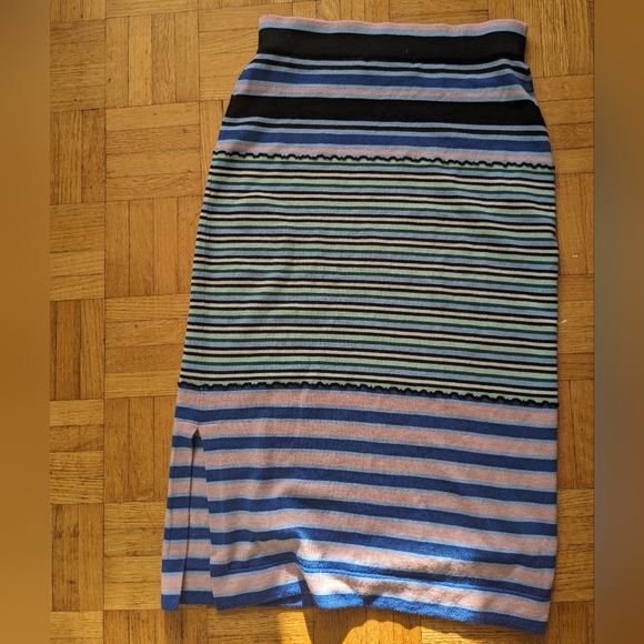 Uniqlo Knit Skirt - Picture 2 of 2